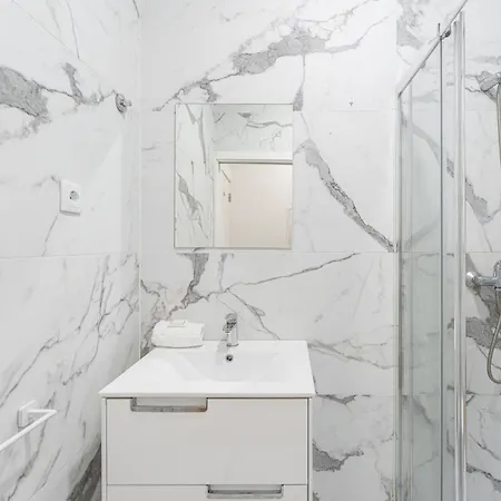 Louca Dountown Apartman